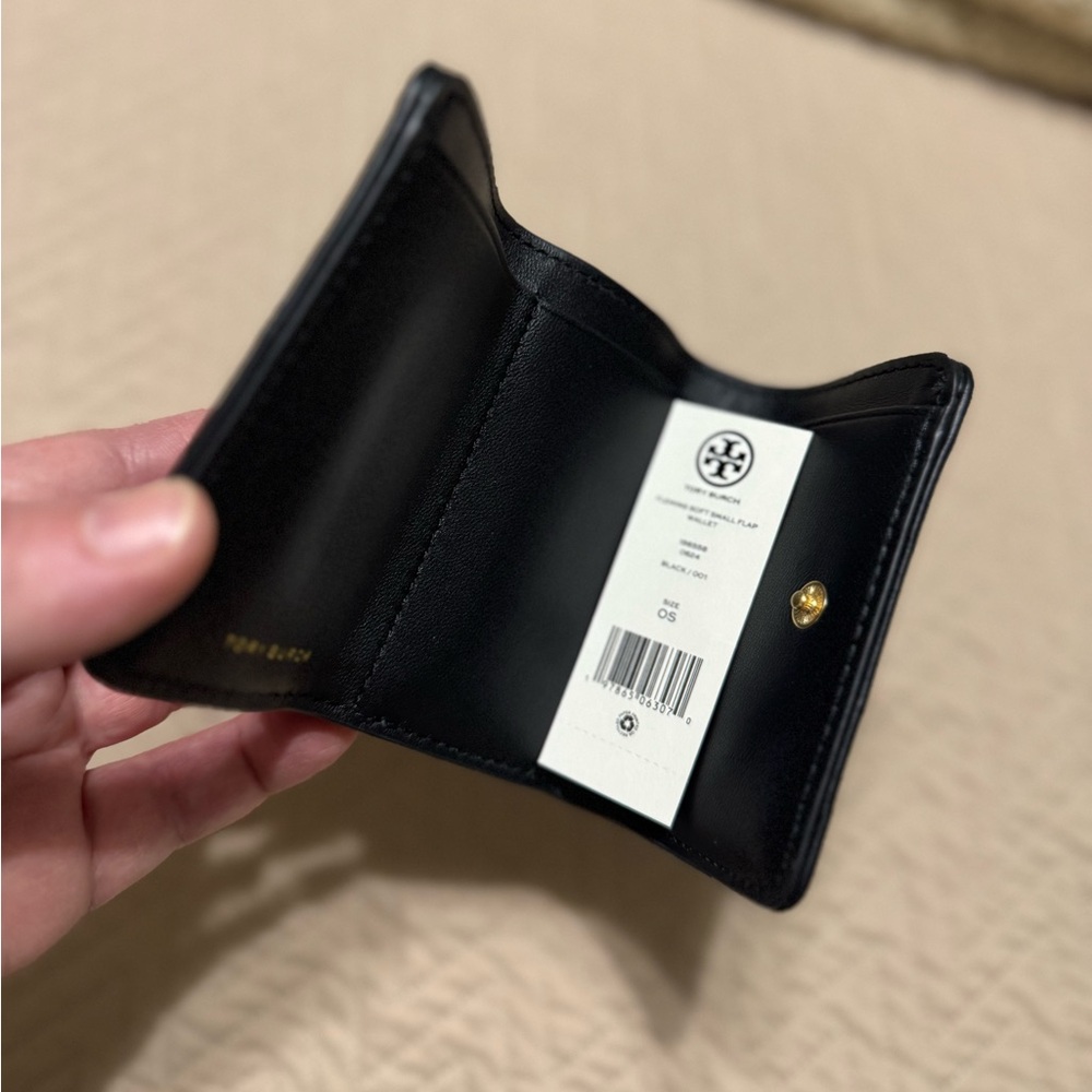 🎉QUICK SALE🎉Tory Burch Small Fleming Wallet - Picture 6 of 8